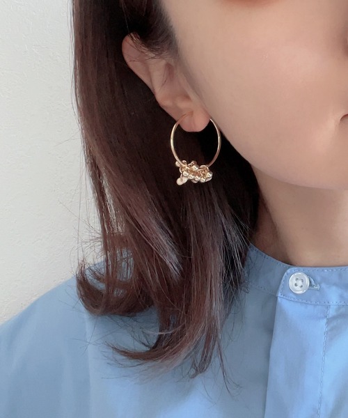 CERCA（チェルカ）の「smallworld/《gyu》メタリックイヤリング（イヤリング・レディース・ゴールド/シルバー/ゴールド系その他/シルバー系その他・FREE）」の11枚目の写真