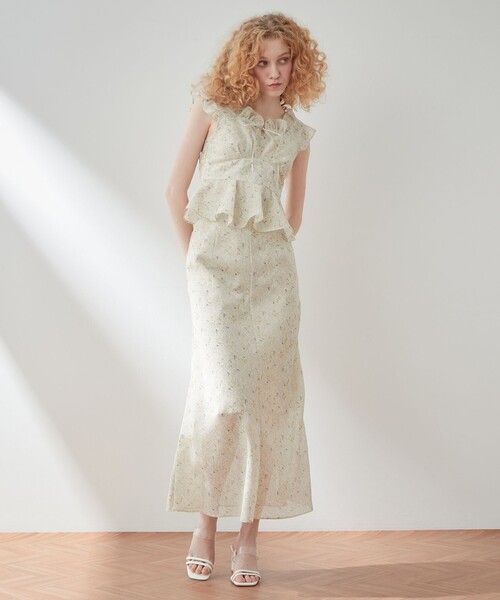 me couture 花柄ロングスカート ME COUTURE（ミークチュール）の「フラワーシャワースカート