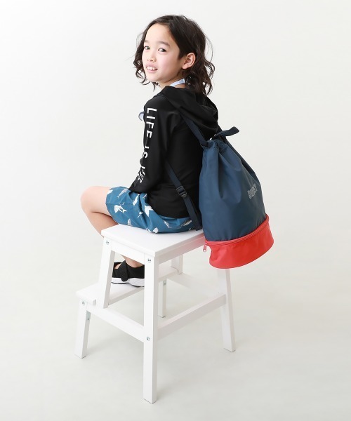 devirock（デビロック）の「ランドセルの上から背負える 2層式 プールバッグ ナップサック（スイムグッズ・キッズ・イエロー系その他/ブラック/カーキ/パープル/ネイビー/チャコール/ピンク/ダークオレンジ・ONE SIZE）」の12枚目の写真