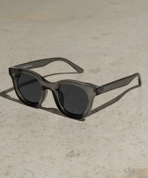 MAISON SPECIAL(メゾンスペシャル)の「【WEB限定】《ユニセックスアイテム》ティックフレームウェリントンサングラス【MAISON SPECIAL/メゾンスペシャル】(サングラス・メンズ・ブラック/イエロー/グレー/ホワイト/ダークブラック・FREE)」の4枚目の写真