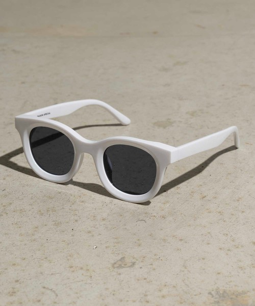 MAISON SPECIAL(メゾンスペシャル)の「【WEB限定】《ユニセックスアイテム》ティックフレームウェリントンサングラス【MAISON SPECIAL/メゾンスペシャル】(サングラス・メンズ・ブラック/イエロー/グレー/ホワイト/ダークブラック・FREE)」の2枚目の写真