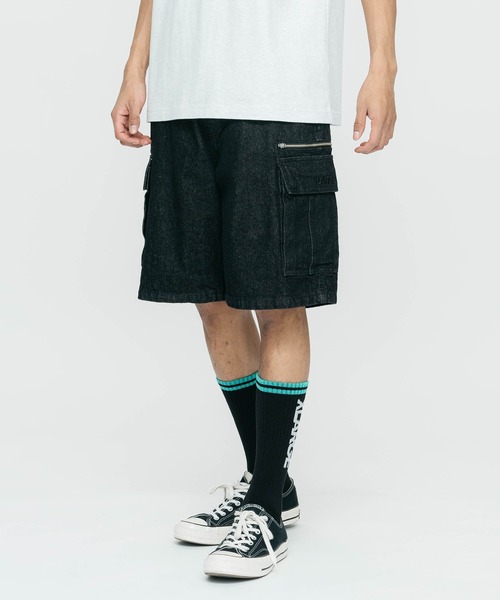 XLARGE(エクストララージ)の「DENIM CARGO SHORT PANTS(デニムパンツ・メンズ・ブラック/インディゴブルー/ライトインディゴブルー・30inch/32inch/34inch/36inch)」の2枚目の写真