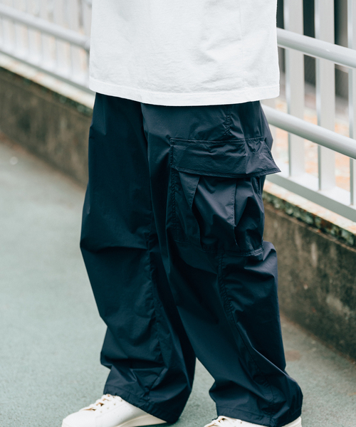 EDIFICE（エディフィス）の「HUGEASY カーゴパンツ ドライナイロン（カーゴパンツ・メンズ・ネイビー/カーキ・MEDIUM/LARGE）」の14枚目の写真