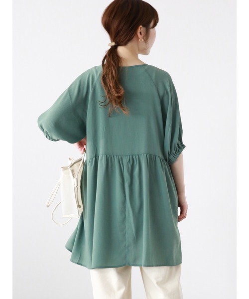 ehka sopo（エヘカソポ）の「ボリュームスリーブチュニック（チュニック・レディース・ブラック/グリーン/キナリ・F）」の13枚目の写真