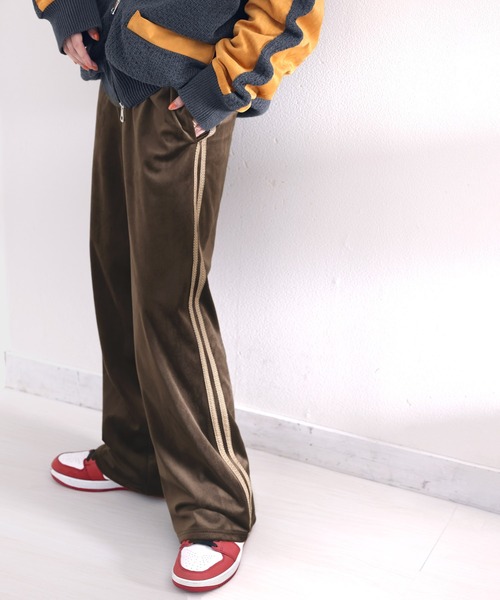 classicalelf(クラシカルエルフ)の「上品&リラクシー。ルーズベルベットトラックパンツ(スウェットパンツ・レディース・ブラウン/ブラック・LARGE/X-LARGE/SMALL/MEDIUM)」の12枚目の写真