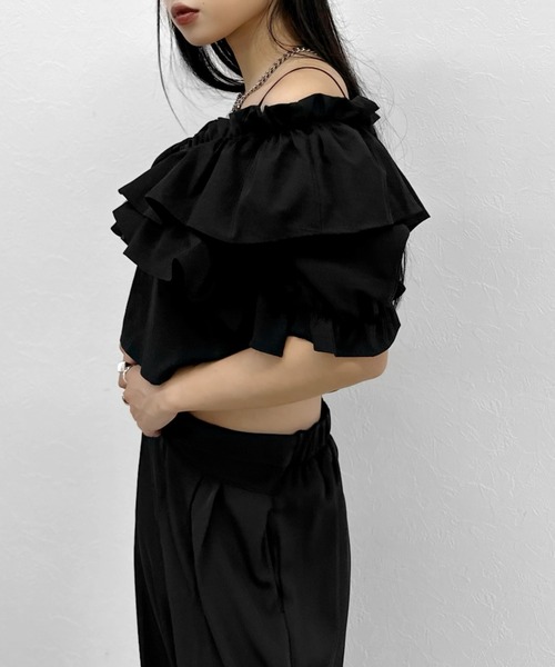LVEU.(ラブユ.)の「【LVEU.】ラッフルフリルオフショルトップス / トップス ブラウス オフショル フリル ギャザー ラッフル クロップド ショート ホワイト ブラック ブルー ZOZOTOWN限定(Tシャツ/カットソー・レディース・ホワイト/ブラック/ブルー・FREE)」の20枚目の写真