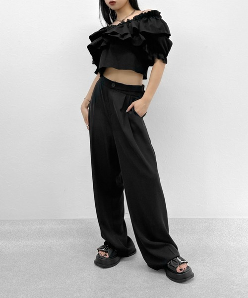 LVEU.(ラブユ.)の「【LVEU.】ラッフルフリルオフショルトップス / トップス ブラウス オフショル フリル ギャザー ラッフル クロップド ショート ホワイト ブラック ブルー ZOZOTOWN限定(Tシャツ/カットソー・レディース・ホワイト/ブラック/ブルー・FREE)」の11枚目の写真
