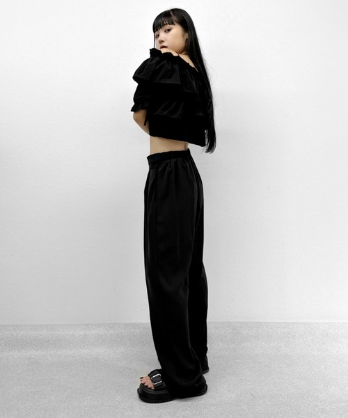 LVEU.(ラブユ.)の「【LVEU.】ラッフルフリルオフショルトップス / トップス ブラウス オフショル フリル ギャザー ラッフル クロップド ショート ホワイト ブラック ブルー ZOZOTOWN限定(Tシャツ/カットソー・レディース・ホワイト/ブラック/ブルー・FREE)」の9枚目の写真