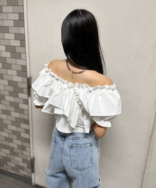 LVEU.(ラブユ.)の「【LVEU.】ラッフルフリルオフショルトップス / トップス ブラウス オフショル フリル ギャザー ラッフル クロップド ショート ホワイト ブラック ブルー ZOZOTOWN限定(Tシャツ/カットソー・レディース・ホワイト/ブラック/ブルー・FREE)」の10枚目の写真