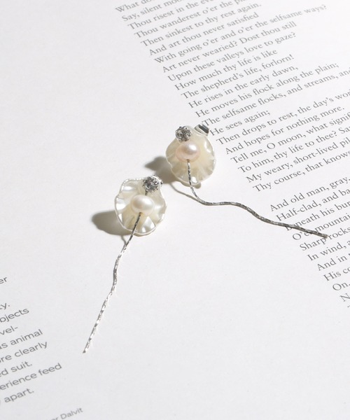 LINFA (リンファ)の「【Peony/ピオニー】/淡水パールロングピアス(ピアス(両耳用)・レディース・シルバー/ゴールド・FREE)」の2枚目の写真