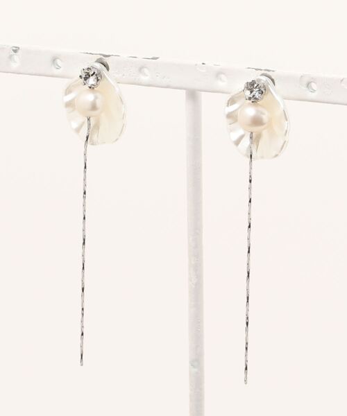 LINFA (リンファ)の「【Peony/ピオニー】/淡水パールロングピアス(ピアス(両耳用)・レディース・シルバー/ゴールド・FREE)」の6枚目の写真
