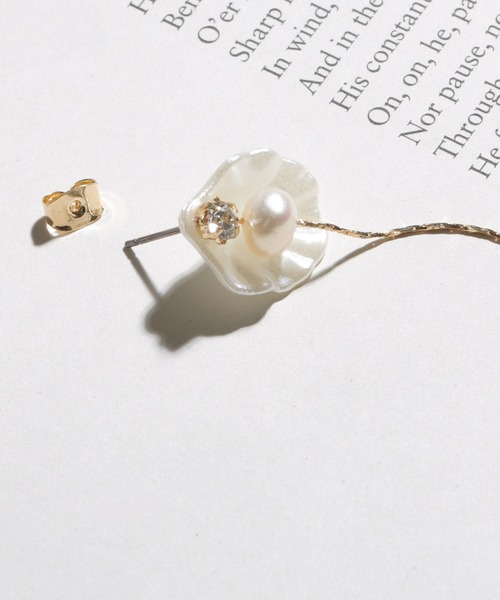 LINFA (リンファ)の「【Peony/ピオニー】/淡水パールロングピアス(ピアス(両耳用)・レディース・シルバー/ゴールド・FREE)」の4枚目の写真