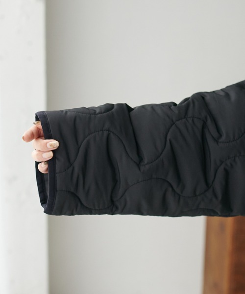 DISCOAT（ディスコート）の「ボア切替キルティングコート（ミリタリージャケット・レディース・ブラック/アイボリー/モカ・MEDIUM/LARGE）」の17枚目の写真