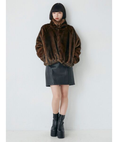 MURUA(ムルーア)の「フェイクレザーミニスカート(スカート・レディース・ブラック/ブラウン/アイボリー・1/2)」の4枚目の写真