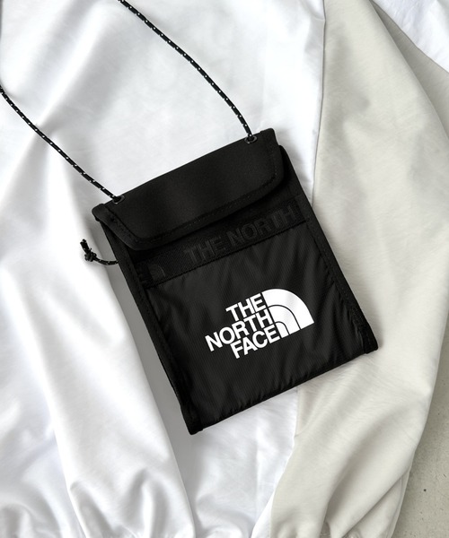 THE NORTH FACE(ザノースフェイス)の「国内未発売 THE NORTH FACE(ザ・ノースフェイス)/ブランドロゴ サコッシュ スマホショルダー ネックポーチ/Bozer Neck Pouch(ショルダーバッグ・メンズ・ブラック・FREE)」の6枚目の写真