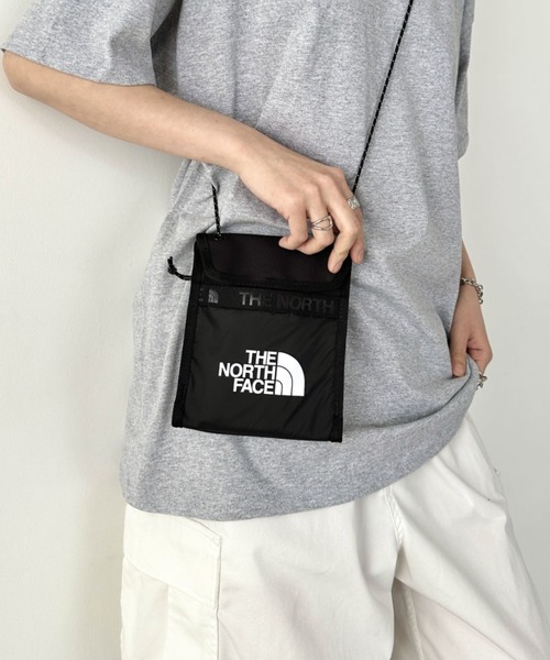 THE NORTH FACE(ザノースフェイス)の「国内未発売 THE NORTH FACE(ザ・ノースフェイス)/ブランドロゴ サコッシュ スマホショルダー ネックポーチ/Bozer Neck Pouch(ショルダーバッグ・メンズ・ブラック・FREE)」の17枚目の写真