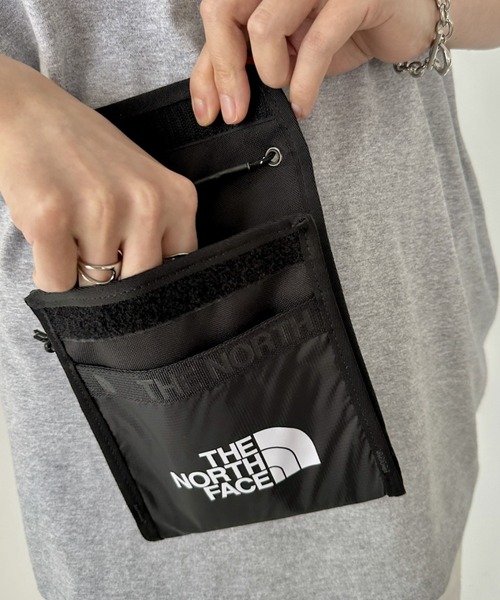 THE NORTH FACE(ザノースフェイス)の「国内未発売 THE NORTH FACE(ザ・ノースフェイス)/ブランドロゴ サコッシュ スマホショルダー ネックポーチ/Bozer Neck Pouch(ショルダーバッグ・メンズ・ブラック・FREE)」の11枚目の写真