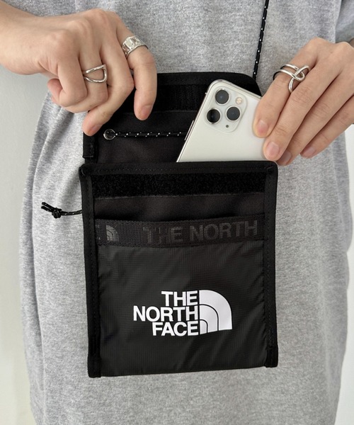 THE NORTH FACE(ザノースフェイス)の「国内未発売 THE NORTH FACE(ザ・ノースフェイス)/ブランドロゴ サコッシュ スマホショルダー ネックポーチ/Bozer Neck Pouch(ショルダーバッグ・メンズ・ブラック・FREE)」の12枚目の写真