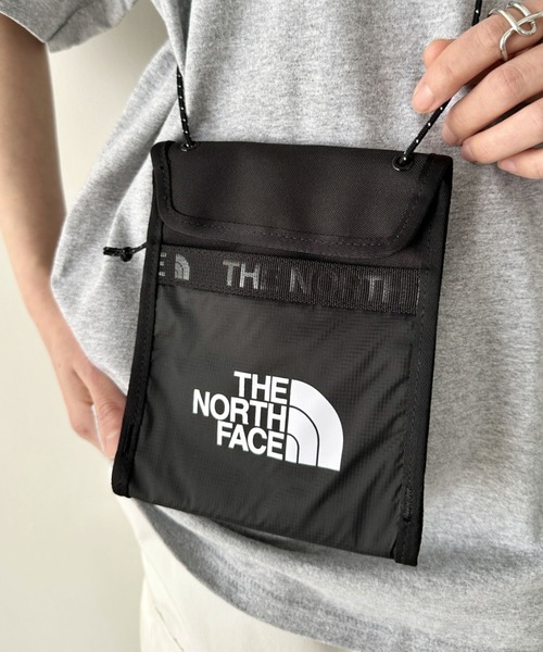 THE NORTH FACE(ザノースフェイス)の「国内未発売 THE NORTH FACE(ザ・ノースフェイス)/ブランドロゴ サコッシュ スマホショルダー ネックポーチ/Bozer Neck Pouch(ショルダーバッグ・メンズ・ブラック・FREE)」の9枚目の写真
