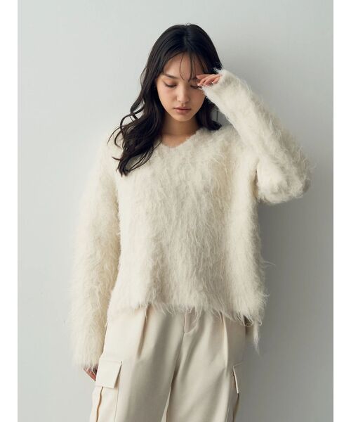 YECCA VECCA（イェッカヴェッカ）の「シャギーVネックニット（ニット/セーター・レディース・ホワイト/グレー/ラベンダー・FREE）」の4枚目の写真