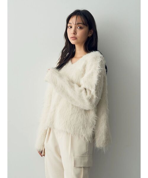 YECCA VECCA（イェッカヴェッカ）の「シャギーVネックニット（ニット/セーター・レディース・ホワイト/グレー/ラベンダー・FREE）」の5枚目の写真