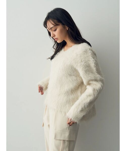YECCA VECCA（イェッカヴェッカ）の「シャギーVネックニット（ニット/セーター・レディース・ホワイト/グレー/ラベンダー・FREE）」の6枚目の写真