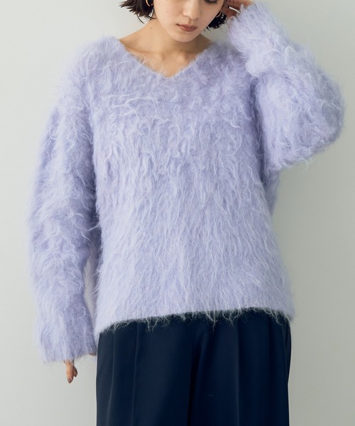 YECCA VECCA（イェッカヴェッカ）の「シャギーVネックニット（ニット/セーター・レディース・ホワイト/グレー/ラベンダー・FREE）」の3枚目の写真