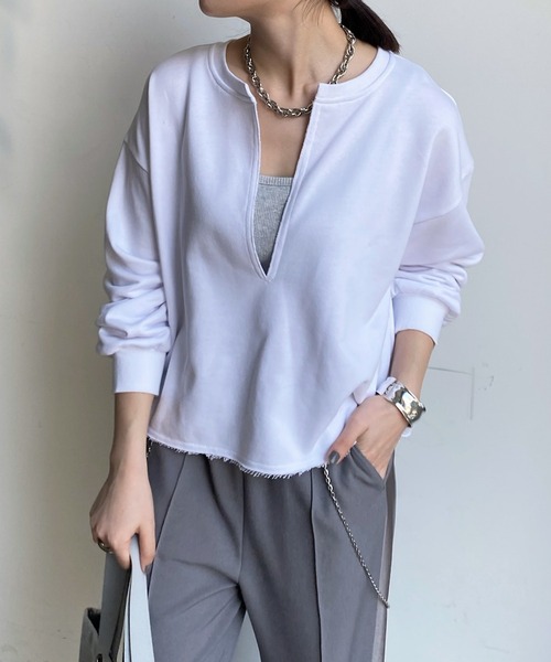 DouDou（ドゥドゥ）の「裏毛スリットトップス（スウェット・レディース・ネイビー/ライトベージュ/オフホワイト・FREE）」の2枚目の写真