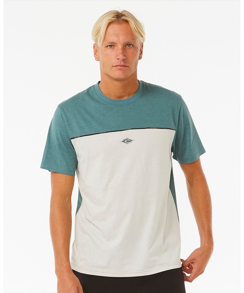 rip curl(リップカール)の「【RIPCURL(リップカール)】M VAPORCOOL MEDINA SEACELL TEE/吸水速乾消臭機能付きリラックスフィット半袖Tシャツ(Tシャツ/カットソー・メンズ・ブラック/ブルー系その他・LARGE/MEDIUM)」の10枚目の写真