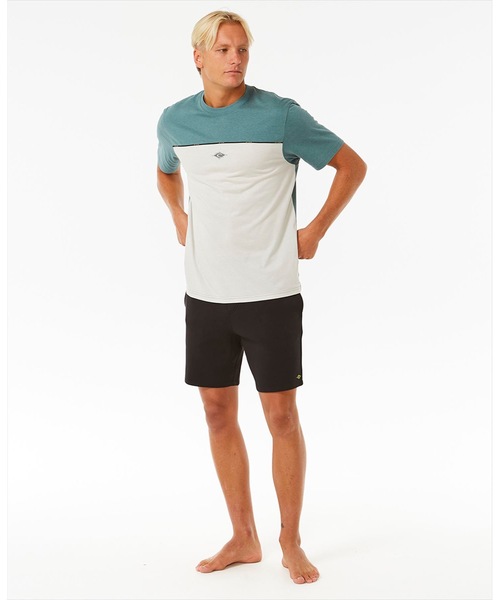 rip curl(リップカール)の「【RIPCURL(リップカール)】M VAPORCOOL MEDINA SEACELL TEE/吸水速乾消臭機能付きリラックスフィット半袖Tシャツ(Tシャツ/カットソー・メンズ・ブラック/ブルー系その他・LARGE/MEDIUM)」の3枚目の写真