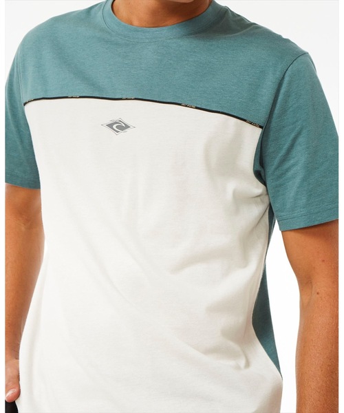 rip curl(リップカール)の「【RIPCURL(リップカール)】M VAPORCOOL MEDINA SEACELL TEE/吸水速乾消臭機能付きリラックスフィット半袖Tシャツ(Tシャツ/カットソー・メンズ・ブラック/ブルー系その他・LARGE/MEDIUM)」の4枚目の写真