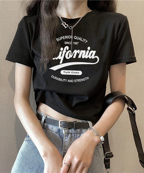 gossip！ロサンゼルス（ゴシップロサンゼルス）の「YUGA　レタープリント　ショートトップ（Tシャツ/カットソー・レディース・ブラック/ホワイト・FREE）」の4枚目の写真