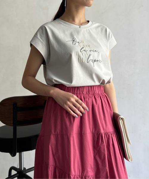 Chez toi(シェトワ)の「接触冷感フレンチスリーブロゴT(Tシャツ/カットソー・レディース・ネイビー/グレイッシュベージュ/オリーブ/オフホワイト・FREE)」の21枚目の写真