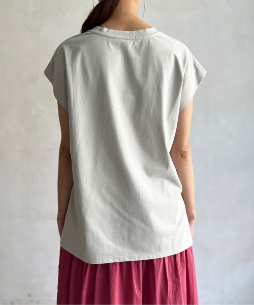 Chez toi(シェトワ)の「接触冷感フレンチスリーブロゴT(Tシャツ/カットソー・レディース・ネイビー/グレイッシュベージュ/オリーブ/オフホワイト・FREE)」の19枚目の写真