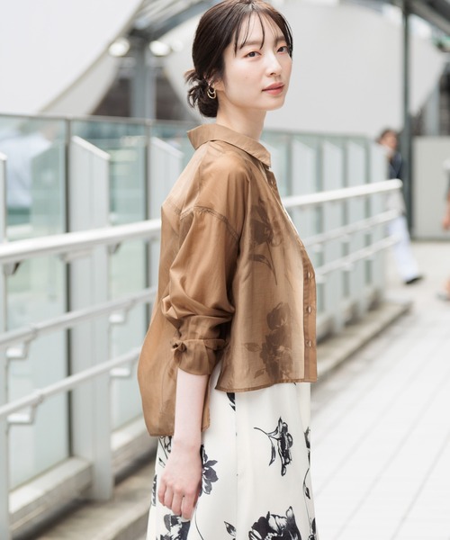 Andemiu(アンデミュウ)の「シアーショートシャツ126033(シャツ/ブラウス・レディース・グリーン/ライトブラウン/オフホワイト・FREE)」の2枚目の写真