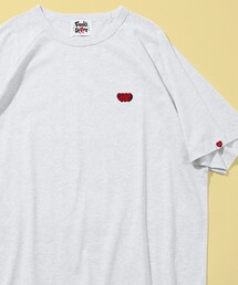 FREAK'S STORE（フリークスストア）の「Kurt Wu/カート ウー triple love ワンポイント刺繡ロゴTEE/トリプルラブ/ラグランスリーブ/リラックスフィット（Tシャツ/カットソー・メンズ）」