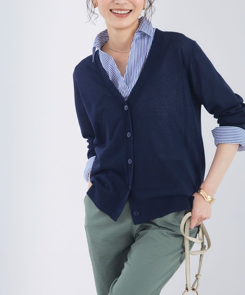 CROSS FUNCTION（クロスファンクション）の「《洗える・シワになりにくい・乾燥機OK》シアーVネックカーディガン【CF/クロスファンクション】（カーディガン/ボレロ・レディース・ブラック/サックスブルー/杢グレー/オフホワイト/ライトグリーン/ネイビー・M/L/LL）」の6枚目の写真