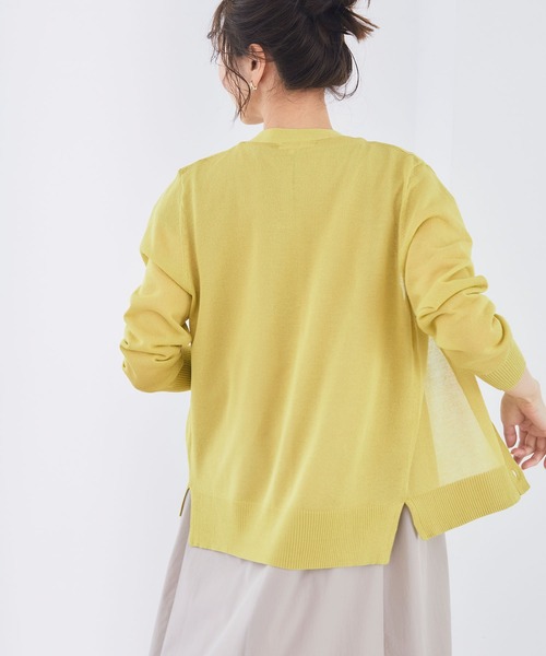 CROSS FUNCTION（クロスファンクション）の「《洗える・シワになりにくい・乾燥機OK》シアーVネックカーディガン【CF/クロスファンクション】（カーディガン/ボレロ・レディース・ブラック/サックスブルー/杢グレー/オフホワイト/ライトグリーン/ネイビー・M/L/LL）」の5枚目の写真