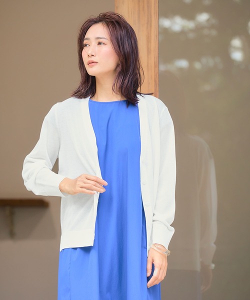 CROSS FUNCTION（クロスファンクション）の「《洗える・シワになりにくい・乾燥機OK》シアーVネックカーディガン【CF/クロスファンクション】（カーディガン/ボレロ・レディース・ブラック/サックスブルー/杢グレー/オフホワイト/ライトグリーン/ネイビー・M/L/LL）」の18枚目の写真