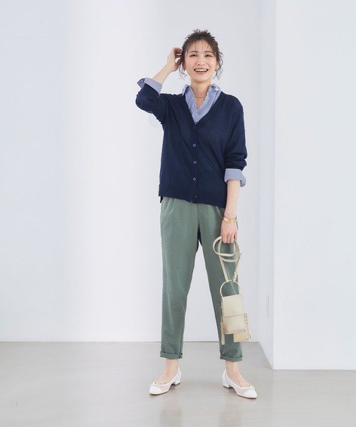 CROSS FUNCTION（クロスファンクション）の「《洗える・シワになりにくい・乾燥機OK》シアーVネックカーディガン【CF/クロスファンクション】（カーディガン/ボレロ・レディース・ブラック/サックスブルー/杢グレー/オフホワイト/ライトグリーン/ネイビー・M/L/LL）」の9枚目の写真