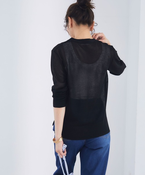 CROSS FUNCTION（クロスファンクション）の「《洗える・シワになりにくい・乾燥機OK》シアーVネックカーディガン【CF/クロスファンクション】（カーディガン/ボレロ・レディース・ブラック/サックスブルー/杢グレー/オフホワイト/ライトグリーン/ネイビー・M/L/LL）」の14枚目の写真