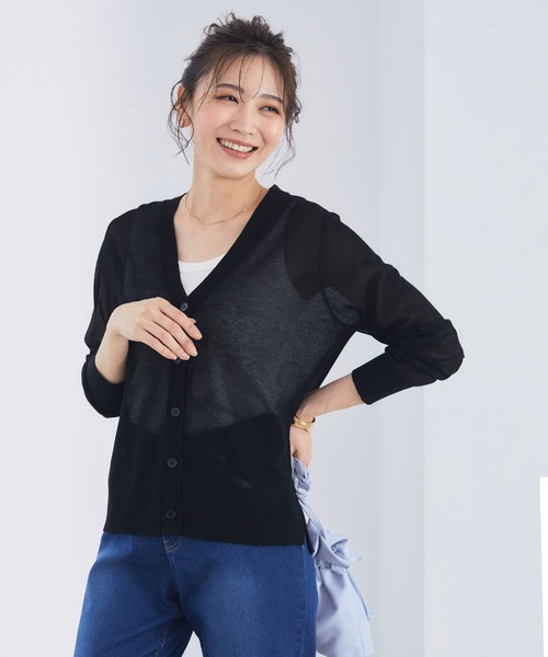 CROSS FUNCTION（クロスファンクション）の「《洗える・シワになりにくい・乾燥機OK》シアーVネックカーディガン【CF/クロスファンクション】（カーディガン/ボレロ・レディース・ブラック/サックスブルー/杢グレー/オフホワイト/ライトグリーン/ネイビー・M/L/LL）」の11枚目の写真
