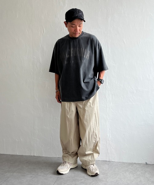 NO NEED(ノーニード)の「CALIFORNIAプリント ピグメント加工 リラックスフィットTシャツ(Tシャツ/カットソー・メンズ・ブラック/ブルー・M/L)」の17枚目の写真