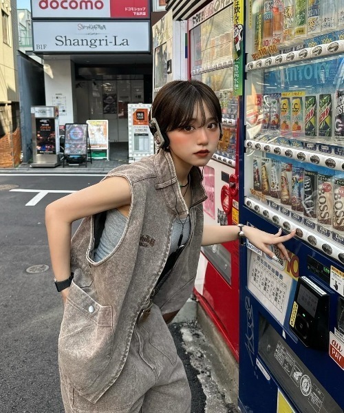 WudgeBoy（ワッジボーイ）の「chemical wash vest（ニット/セーター・レディース・カーキ/ブラウン/ブラック・MEDIUM/LARGE）」の15枚目の写真