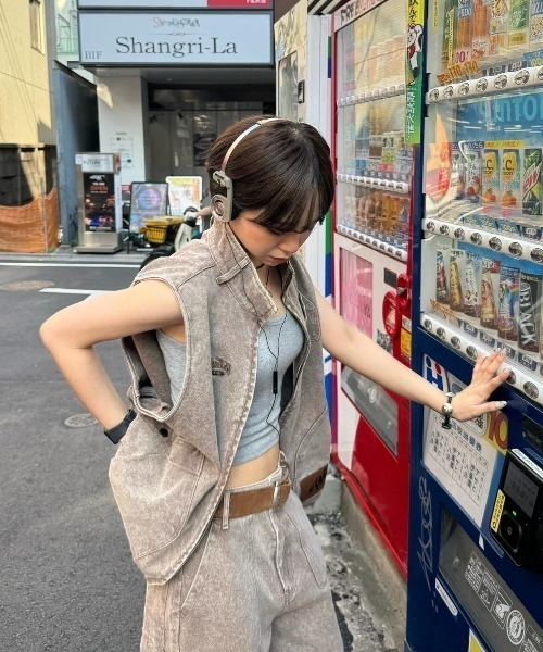 WudgeBoy（ワッジボーイ）の「chemical wash vest（ニット/セーター・レディース・カーキ/ブラウン/ブラック・MEDIUM/LARGE）」の16枚目の写真