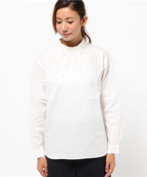 ikka（イッカ）の「シャーリングスタンドブラウス（シャツ/ブラウス・レディース・オフホワイト/ネイビー・MEDIUM/LARGE）」の3枚目の写真