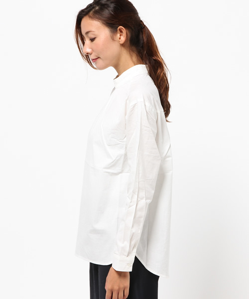 ikka（イッカ）の「シャーリングスタンドブラウス（シャツ/ブラウス・レディース・オフホワイト/ネイビー・MEDIUM/LARGE）」の4枚目の写真