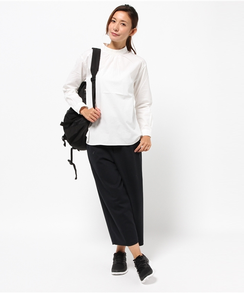 ikka（イッカ）の「シャーリングスタンドブラウス（シャツ/ブラウス・レディース・オフホワイト/ネイビー・MEDIUM/LARGE）」の6枚目の写真