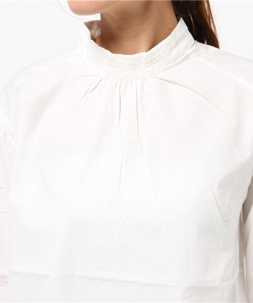 ikka（イッカ）の「シャーリングスタンドブラウス（シャツ/ブラウス・レディース・オフホワイト/ネイビー・MEDIUM/LARGE）」の7枚目の写真