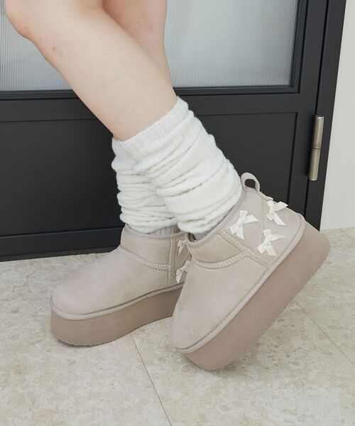 MAJESTIC LEGON（マジェスティックレゴン）の「リボン厚底フェイクムートンブーツ（ブーツ・レディース・ベージュ/キャメル・MEDIUM/LARGE）」の11枚目の写真